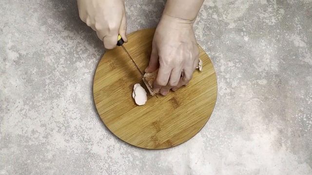 КАК ПРИГОТОВИТЬ ГРЕЧЕСКИЙ САЛАТ С СУХАРИКАМИ И КУРИЦЕЙ? Вкусный, без майонеза, на праздничный стол
