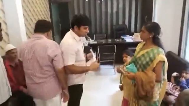 IMRAN PASHA CHAIRMAN BBMP Helping a Non Muslim. Who said Imran PASHA helps only muslims....????? смотреть онлайн