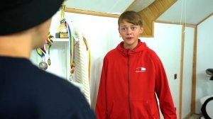 СТАРШЕКЛАССНИКИ ЦЕЛУЮТСЯ НА ГЛАЗАХ ВСЕЙ ШКОЛЫ! ЕВА И ДРУЗЬЯ МЕШАЮТ ОТНОШЕНИЯМ?