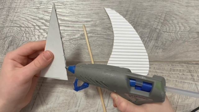 4 ИДЕЙ / Лёгкие ПОДЕЛКИ на 23 ФЕВРАЛЯ Своими руками / Подарок Папе Как сделать ТАНК САМОЛЁТ ЛОДКУ смотреть онлайн