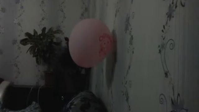 Притяжение шарика к стене смотреть онлайн