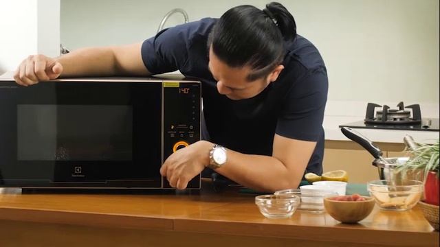 Yuk Buat Sendiri Lemon Cheesecake di Rumah dengan Microwave Electrolux 5 in 1 EMS3082CR! смотреть онлайн