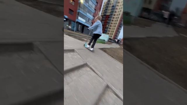 Лайты в стриту #parkour #flip #scooter #skatepark #skateboarding #trick #training #skate #vk #meme