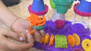 Замок мороженого из пластилина Play Doh играем с Машей и Соней - видео для детей.