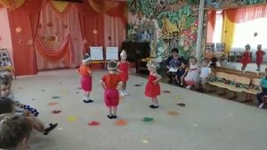 Танец детей младшей группы "Ягодки рябинки"