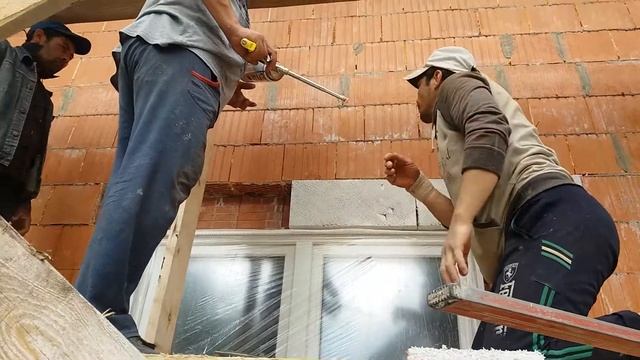 Вклеиваем вставки из ЭППС на клей-пену Ceresit CT 84 смотреть онлайн