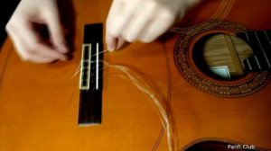 Как поменять (поставить) струны на классической гитаре