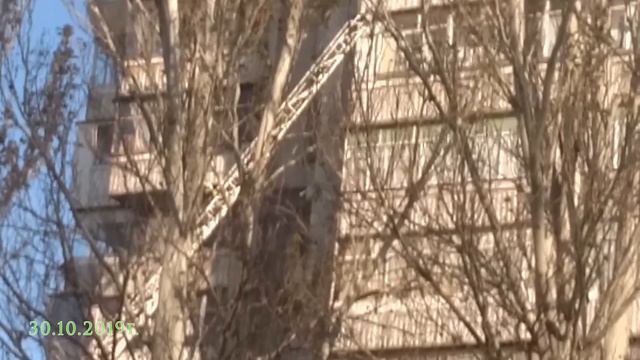 Пожар в квартире многоэтажки. Горит балкон. Запорожье. Космос смотреть онлайн