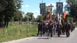 Ежегодный крестный ход с иконой Царственных Страстотерпцев в Оптиной пустыни (2013 г.)