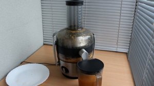 Обзор соковыжималки Philips HR 1922. Обзор и демонстрация работы соковыжималки Philips HR 1922.