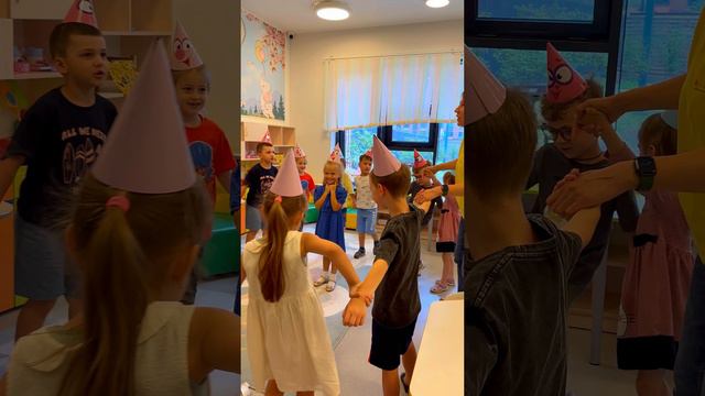 Поздравления именинников подарками и авторскими пирогами в Academkids. смотреть онлайн