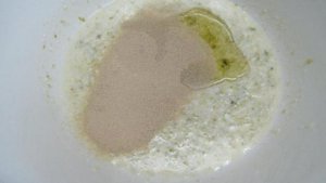 Булочки из теста с печеным кабачком и сыром