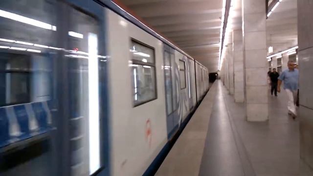 "В профиль". Станция метро Планерная, Электропоезд 81-765 "Москва" смотреть онлайн