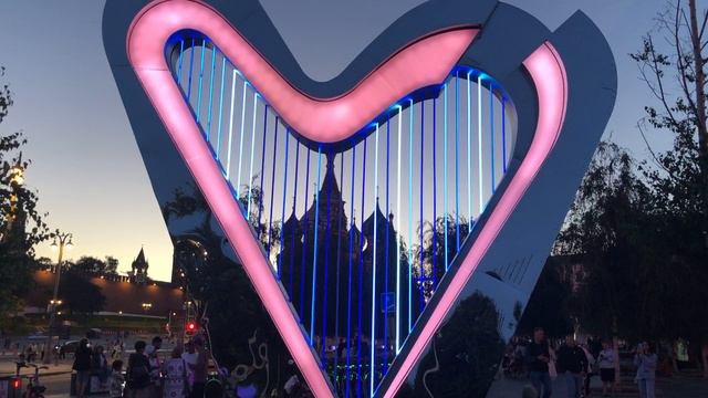 Art installation Harp in Moscow 2014