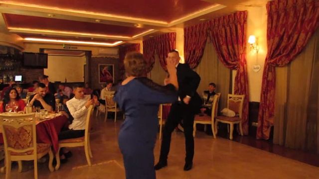 Танец зятя с тещей... смотреть онлайн