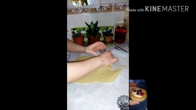 Корзиночки из песочного теста со сливовым вареньем