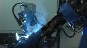 Сварка роботами Yaskawa элементов подвески с системой слежения