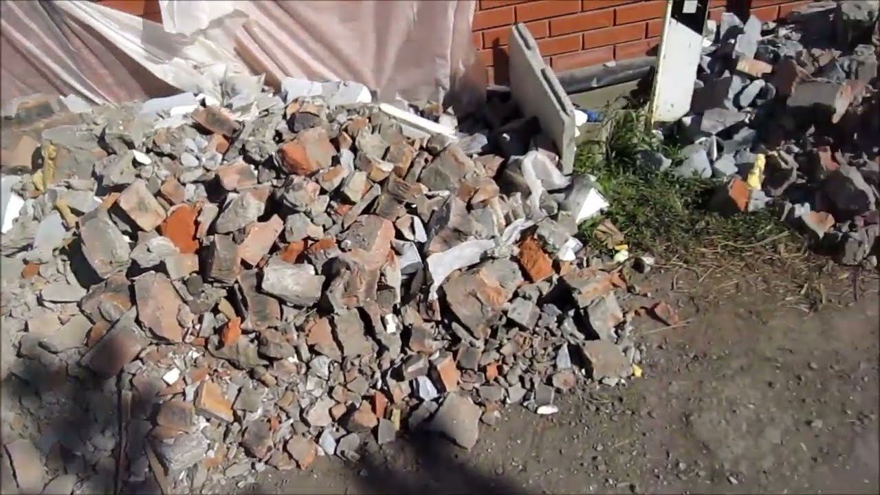 Мусора выше крыши, разломали веранду. смотреть онлайн