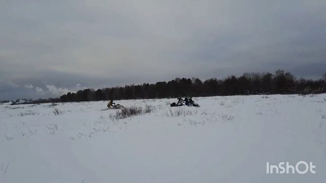 не большое видео. покатушки на снегоходах брп и ямаха. 16 января 2021г смотреть онлайн