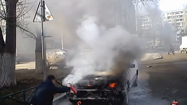 Эксклюзив, Волгоград,Спартановка,горит машина