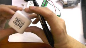 Ставим приборы в GAN зарядку от телефона.