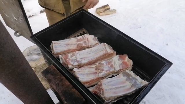 Копчёное сало. Суббота, выходной почему бы нам не закоптить сало. смотреть онлайн