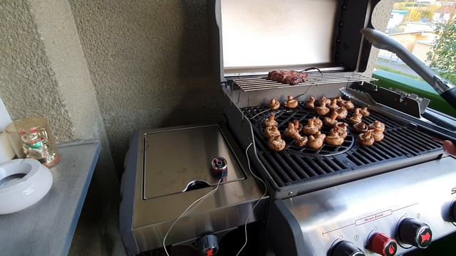 Быстрый ужин на газовом гриле Weber смотреть онлайн