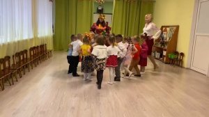 «Осенний хоровод» в детском саду. Средняя группа