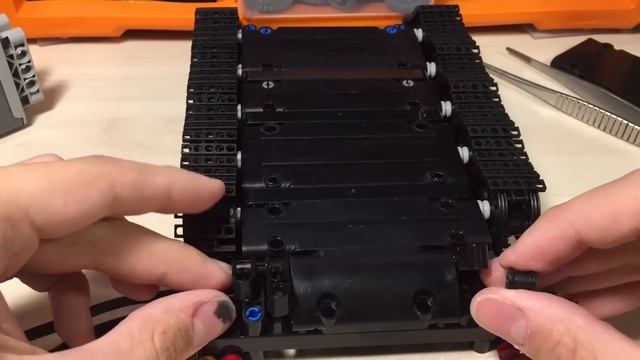 Танкетка из Лего Техник / Шасси, защита дна, крылья / LEGO TECHNIC самоделка смотреть онлайн
