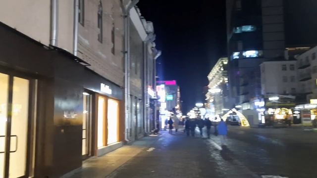 Екатеринбург глазами москвича, пешеходная улица Вайнера (местный старый арбат) зимой вечером в Екб