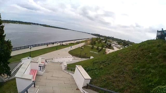 Не совсем удобные ступеньки для спуска. смотреть онлайн