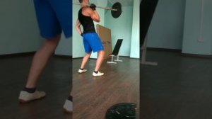 Жим штанги 40 кг.на 7 раз..одной рукой