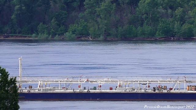 Теплоход Волгонефть 162 идет вниз по Волге смотреть онлайн