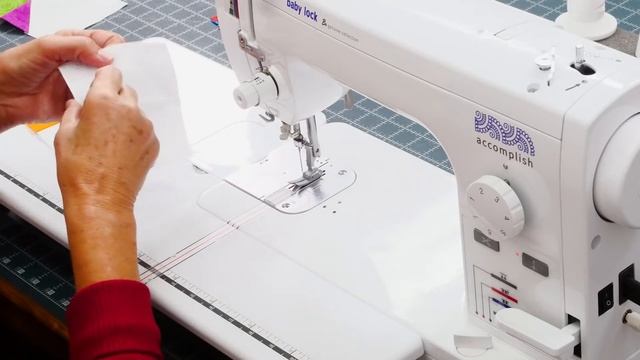 Make the Brightly Quilt with Jenny Doan of Missouri Star Video Tutorial