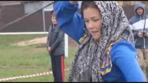 Казачка с саблями.