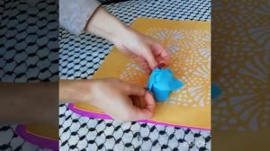 Оформляем подарки, как сложить носовой платочек розочкой. decorating gifts,