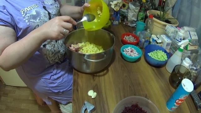 Необычно вкусная окрошка с колбасой и селёдкой./ХОЛОДНИК./Холодный летний суп./okroshka.Видео рецеп