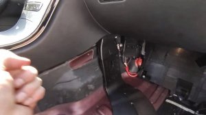 Мерседес W205. 2018. подключение видеорегистратора к прикуривателю.