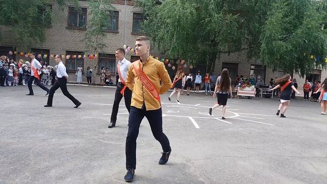 Танец    Выпускников