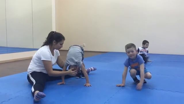 Акробатика. Кувырки вперед. ОФП