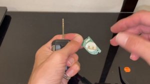 HOW TO CHANGE A BATTERY ON XHORSE KNIFE STYLE FLIP KEY XEKF20EN