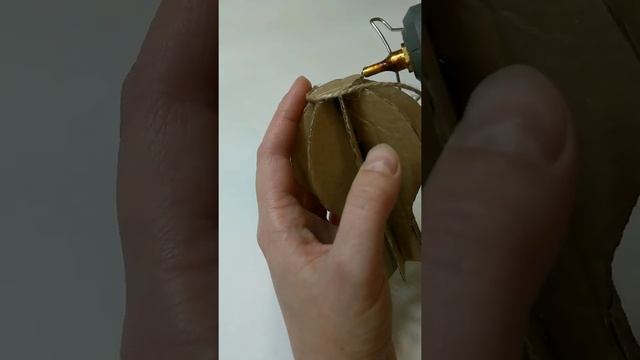 Ваза з картона і джутової нитки / Vase made of cardboard and jute thread