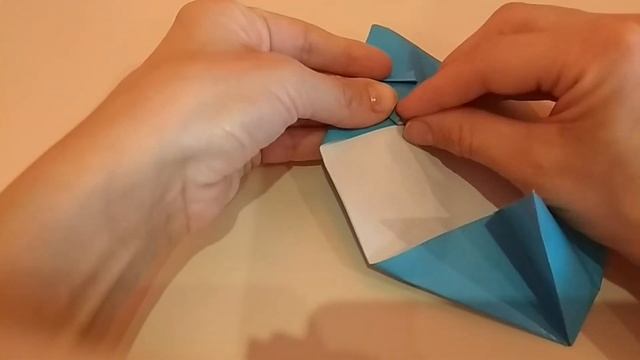 Сердечко оригами из цветной бумаги. Быстро и легко. смотреть онлайн