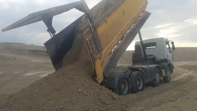 RENAULT KERAX MALZEME DÖKÜYOR смотреть онлайн