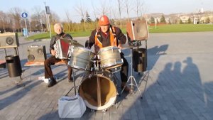 Барабан и Баян дедушки жгут