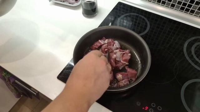 Сочная и нежная БАРАНЬЯ НОГА В ВИННОМ СОУСЕ на сковороде смотреть онлайн