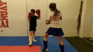 Кикбоксинг для детей, тренировка в младшей группе.