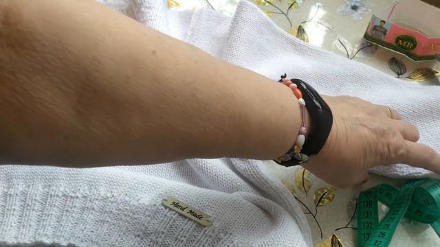 БЕЛЫЙ ДЖЕМПЕР РЕГЛАН СВЕРХУ.  СПИЦАМИ И НА МАШИНЕ.