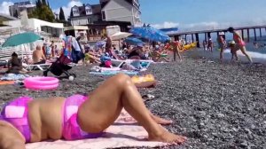 ВСЕ ПЛЯЖИ ЗАБИТЫ ТУРИСТАМИ.Алушта.Прогулка маленького человечка.БАРХАТНЫЙ СЕЗОН ОТКРЫТ.Крым. сейчас