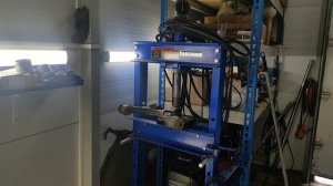 Прадо 120, Gx470. Выпрессовка нижней шаровой опоры (online)??